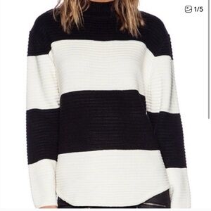 UNIF Black and White Women's Turtleneck Sweater